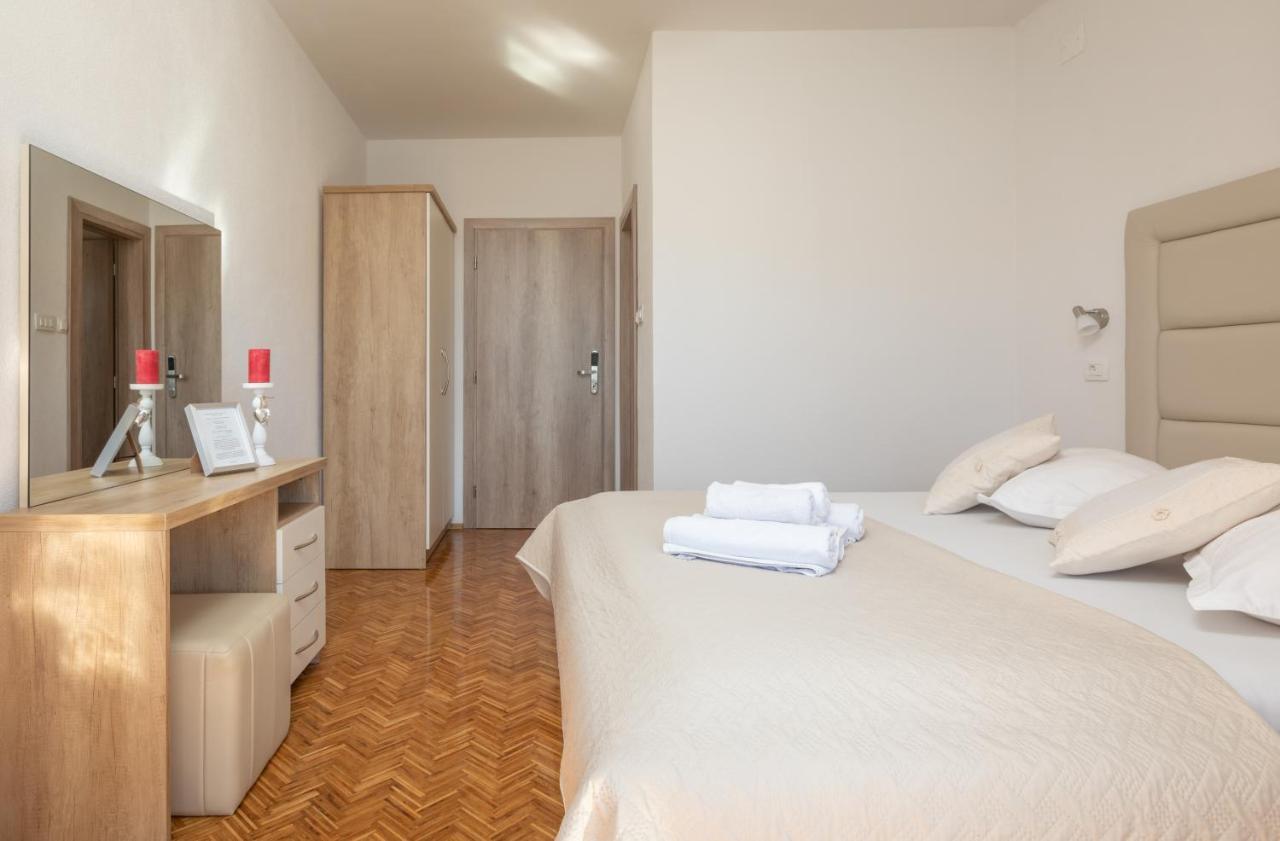 Apartment Petrovic *