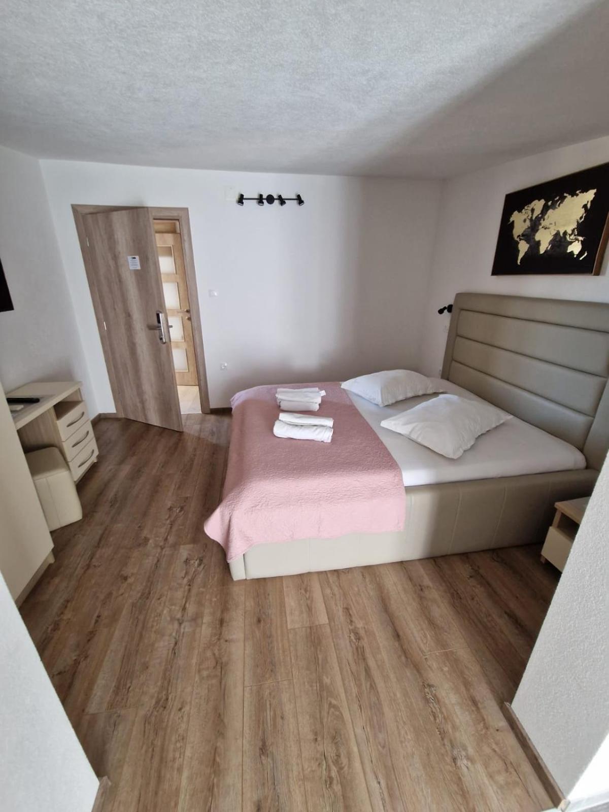 Petrovic Apartment *