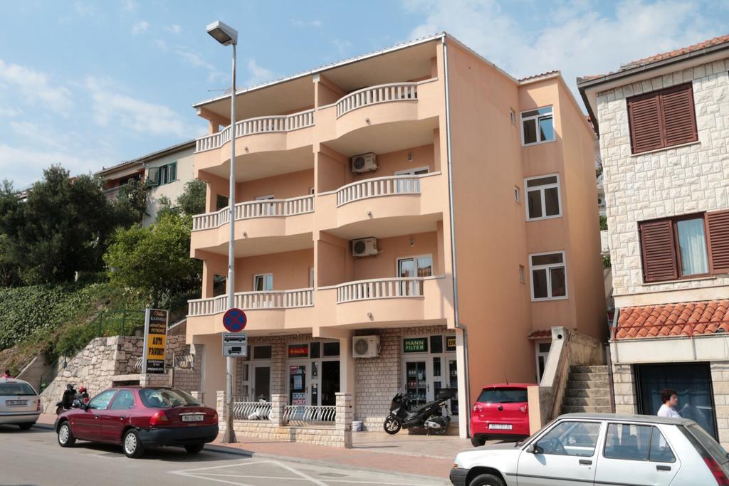 Petrovic * Makarska
